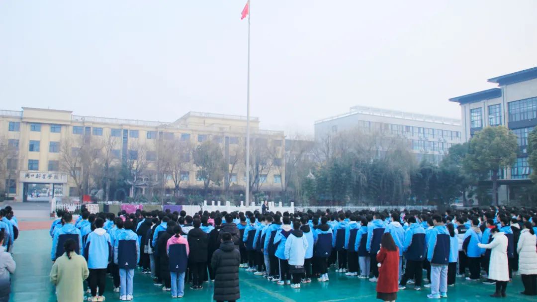 周口高中举行升旗仪式